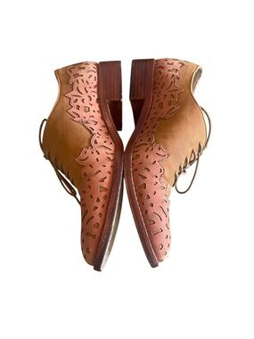 Pour La Victoire Women's Fedra Oxford Flat size 7